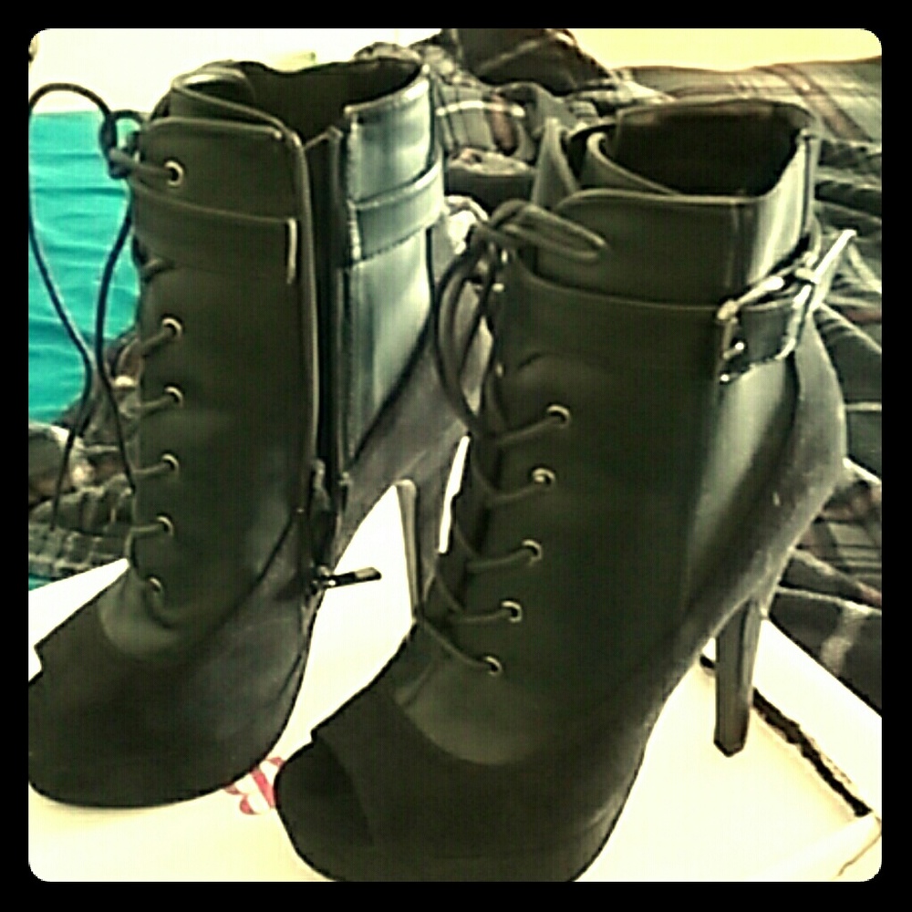 Heeled boots